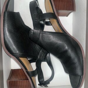 Source Unknown Black Leather Heels